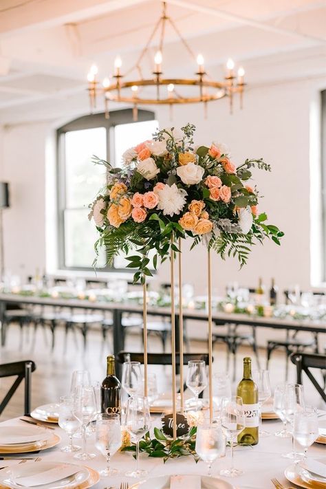 Coral Wedding Centerpieces, Peach Wedding Centerpieces, Tall Flower Centerpieces, Peach Wedding Decorations, Coral Wedding Decorations, Coral Wedding Colors, Color Durazno, Pink Wedding Centerpieces, Pink Centerpieces