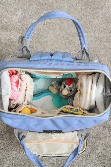 Diaper Bag Essentials 0-6 Months Bag Organization Ideas, Baby Diaper Bag Essentials, Daycare Backpack, Mom Purses, Diaper Bag Organization, Diaper Bag Essentials, Best Diaper Bag, Baby Backpack, Big Handbags