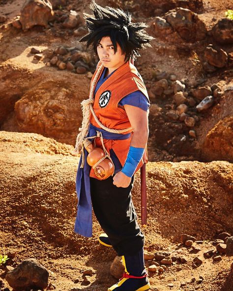 悟空 - Son Goku ��� Goku Outfit, Goku Costume, Goku Hair, Dbz Cosplay, Goku Cosplay, Anime Design, Son Goku, Cosplay Ideas, Best Cosplay