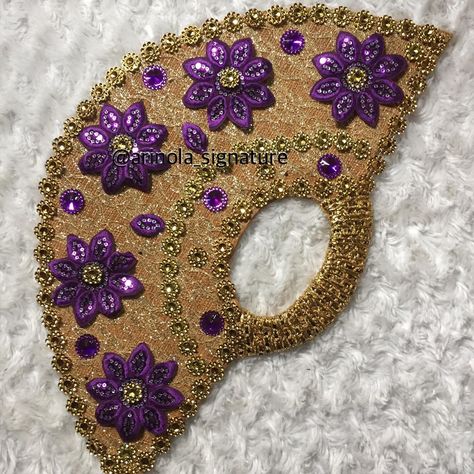 Handfans, aso oke & Veil’s Instagram photo: “Luxury gold with purple clutch hand fan.⁣ To Order⁣ Screenshot the design you will like to purchase.⁣ Send In a Dm or kindly Whatsapp is…” Bridal Hand Fan, Bridal Fans, Engagement Hand, Wedding Suggestions, Bridal Fan, Purple Clutch, Nigerian Bride, Yoruba Wedding, Instagram Luxury