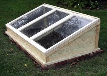 Cold Frame Plans, Cold Frame Diy, Cold Frame Gardening, Small Greenhouse, Design Frame, Veg Garden, Garden Greenhouse, Cold Frame, Old Windows