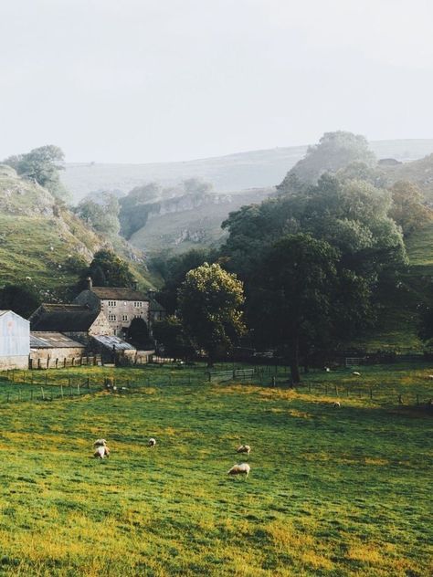 English Countryside Lifestyle, European Countryside Aesthetic, English Country Aesthetic, Countryside Lifestyle, European Spring, Nature Aesthetics, Countryside House, Quiet Life, Olive Garden