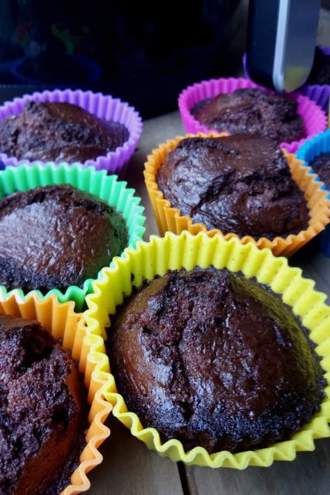 Box Brownie Mix In Air Fryer, Air Fryer Loin Chops, Air Fryer Recipes Brownies, Air Fryer Treats Easy, Baking In Air Fryer Oven, Air Fryer Cupcake Recipes, Air Fryer Brownie Recipe, Air Fryer Snacks Sweet, Air Fryer Cakes Recipe