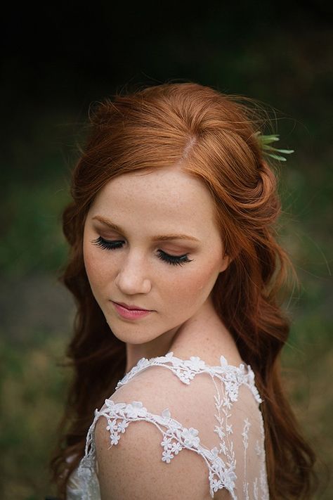 Gallery - Natural And Organic Wedding Inspiration Wedding Nails For Bride Natural, Redhead Inspiration, Makeup Redhead, Wedding Makeup Redhead, Wedding Party Hairstyles, Redhead Bride, Wedding Hair Front, Wedding Makeup Vintage, Redhead Makeup