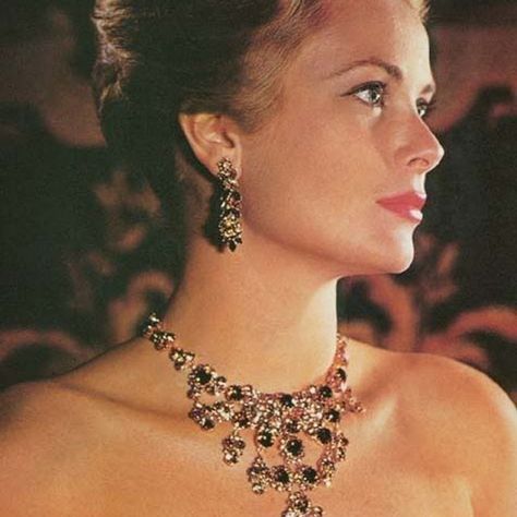 Style Inspiration : Style Icon Grace Kelly: her life in pictures | Cool Chic Style Fashion Grace Of Monaco, Grace Kelly Style, Andrea Casiraghi, Princess Grace Kelly, Prince Rainier, Demi Moore, Charlotte Casiraghi, Princess Caroline, Winona Ryder