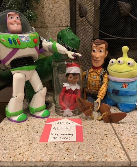 Elf On The Shelf In Disney World, Disney Elf On The Shelf, Elf Disney Ideas, Elf On The Shelf Disney, Elf On The Shelf Disney Ideas, Disney Elf On The Shelf Ideas, 1st Day Elf On The Shelf Ideas, Elf On The Shelf Pet Ideas, Elf Ideas Easy