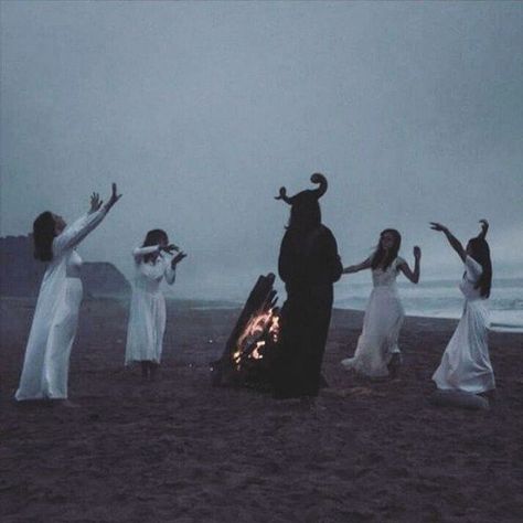 Paradis Sombre, Southern Gothic, Season Of The Witch, Witch Aesthetic, Witchy Vibes, Dark Photography, Coven, Dark Aesthetic, Dark Art