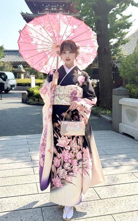 Japanese Kimono Aesthetic, New Year Kimono, Japanese Photoshoot, Kimono Aesthetic, Sakura Kimono, Pretty Kimonos, Japanese Princess, Japanese Yukata, Japanese Traditional Clothing