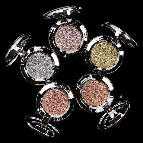 MAC Shiny Pretty Things Shadows Reviews & Swatches Mac Glitter Eyeshadow, Eye Make Up Ideas, Mac Glitter, Branding Case Study, Professional Makeup Case, Mac Makeup Products, Makeup Aesthetics, Glitter Eye Shadow, Diva Makeup