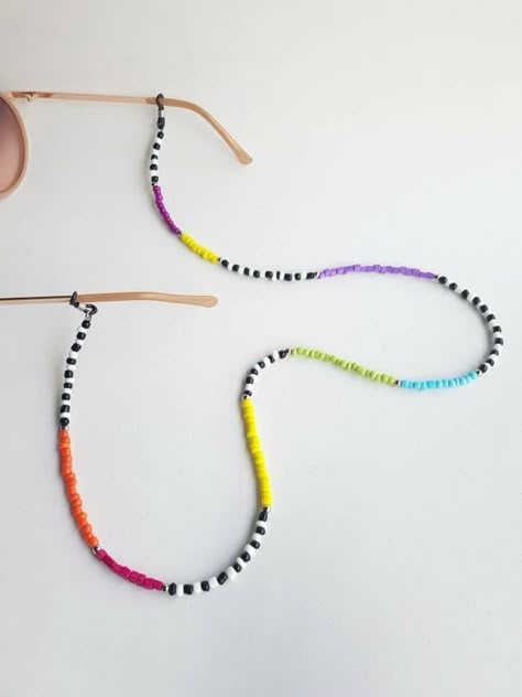 Eyeglasses Chain Diy, Purple Seed Bead Necklace, How To Make Beaded Jewelry, Cincin Diy, Beaded Eyeglass Chain, Diy Collier, Glasses Strap, Sunglasses Chain, Sunglasses Strap