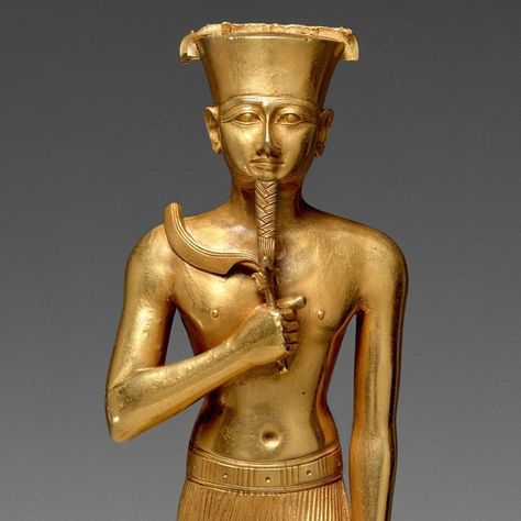 Someone needed a REALLY BIG favour.  Howard Carter purchased this solid gold statuette of the god Amun for Lord Carnarvon from a Cairo antiquities dealer in 1917. Golden Statue, Howard Carter, Egypt Museum, Gold Statue, Luxor Temple, Cradle Of Civilization, Karnak Temple, Ancient Egypt Art, Visit Egypt