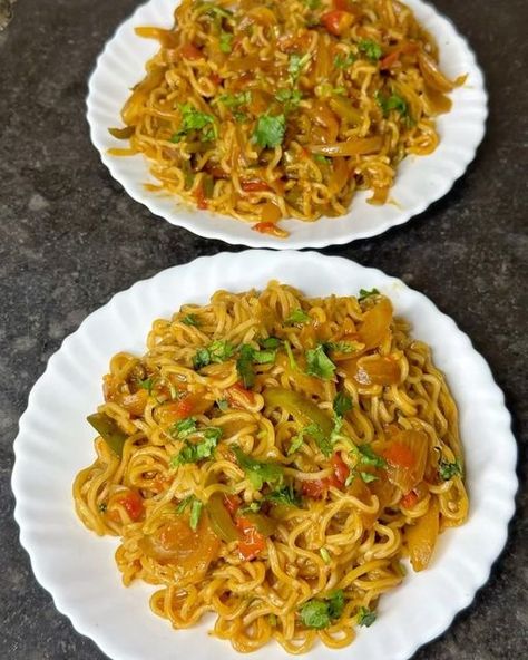 निधि राठौड़ on Instagram: "#recipealert Street style Masala Maggi recipe 😋 SAVE the video to try the recipe later :)) ➡️ Steps :- 1) Heat oil in a kadai 2) Stir fry one chopped Onion, 2-3 chopped green chilli 3) Stir fry half capsicum for few seconds 4) Add one chopped Tomato. Cook until tomato turns mushy. 5) Add 1tsp each - Red chilli powder, Garam masala, Maggi masala for a min. 6) Add 2 cup water. Bring to boil 7) Add Maggi noodles. Mix well 8) Cover and cook on low flame for 5 min 9) An Masala Maggi Recipe, Masala Maggi, Maggi Masala, Maggi Noodles, Maggi Recipes, Quick Cooking Recipes, Cold Coffee Recipes, Noodle Recipes Easy, Homemade French Fries