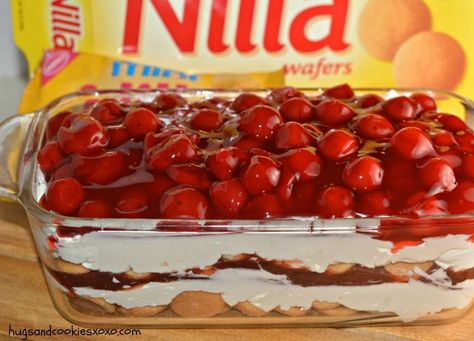 No-Bake Cherry Cheesecake Cookie Lasagna Cookie Lasagna, America Recipes, Cheesecake Cookie, No Bake Cherry Cheesecake, Dessert Oreo, Cherry Desserts, Cherry Cheesecake, Cheesecake Cookies, Cherry Recipes