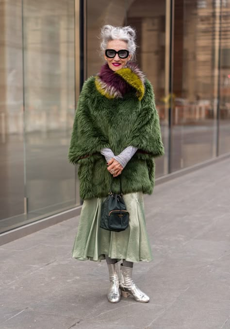 Silver Boots Street Style, New York Women Street Style, Polish Street Style, Silver Boots Outfit Street Style, Linda Rodin Style Outfits, Green Fur Coat, Linda Rodin, Fur Coat Fashion, Chanel Boots