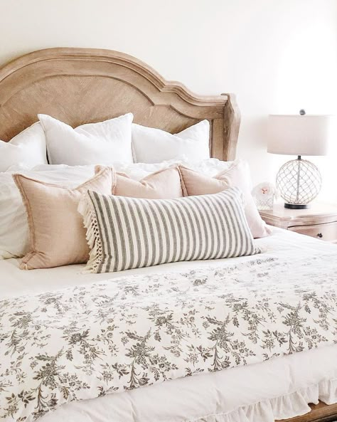 You need to remember that your bedroom should be a place that you want to be. If you make this known to yourself  you will be able to find ways on how you can make your bedroom look bigger. French Country Headboard, French Country Bedrooms, French Bedroom, Cottage Bedroom, Country Bedroom, Bedrooms Decor, Dreamy Bedrooms, Master Bedrooms Decor, Remodel Bedroom