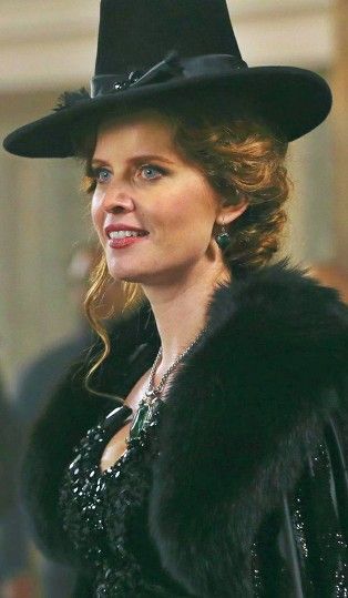 Once Upon a Time - 30 day challenge: least favorite female character zelena the wicked witch of the west Elder Scrolls Games, Emilie De Ravin, Wicked Witch Of The West, Once Up A Time, Outlaw Queen, Green Photo, Captain Swan, Wicked Witch, Simple Green