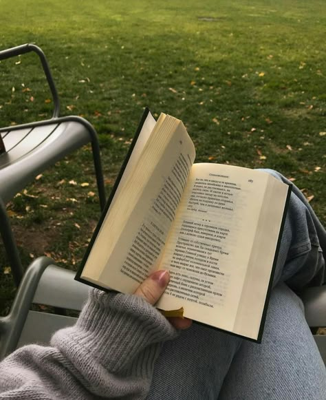 Fall Afternoon, Reading Motivation, Fall Reading, Manifestation Board, Book Study, Girl Reading, Book Girl, I Love Books, College Life