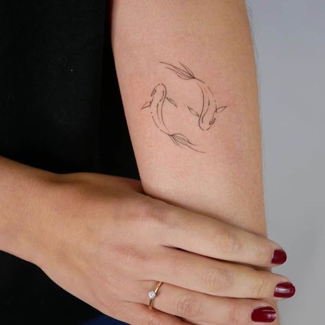 Small Tattoo Pisces, Mini Unique Tattoos, Small Ethereal Tattoos, Small Pisces Tattoos, Tattoo Ideas Fish, Fishes Tattoo, Pisces Fish Tattoo, Tattoo Pisces, Small Fish Tattoos