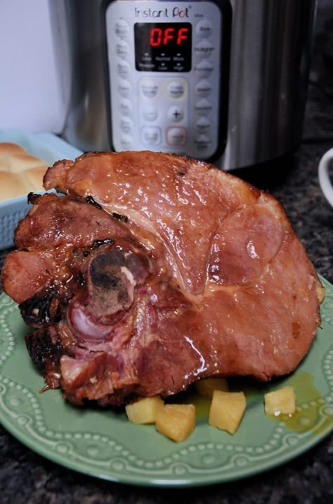 Pressure Cook Ham, Ham In An Instant Pot, Spiral Ham Instant Pot, Instant Pot Bone In Ham Recipes, Bone In Ham Instant Pot, Ham Roast Recipes Instapot, Ham Hock Instant Pot Recipes, Pressure Cook Ham Instant Pot, Instant Pot Smoked Ham