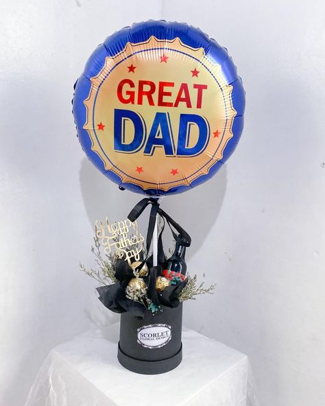 𝐒𝐜𝐨𝐫𝐥𝐞𝐭 𝐅𝐥𝐨𝐫𝐚𝐥 𝐃𝐞𝐬𝐢𝐠𝐧 on Instagram: “Our Father’s Day collection is now available! Surprise your dad with our flowers, chocolates, beer, and balloons today!💙 A special Early…” Fathers Day Flowers Arrangements, Father’s Day Bouquet, Fathers Day Bouquet Ideas, Beer Bouquet, Liquor Gifts, Mother's Day Bouquet, Bouquet Gift, Gift Bouquet, Flowers Bouquet Gift