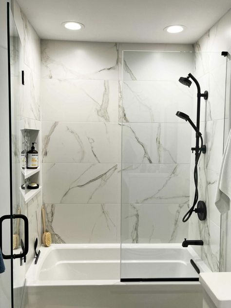 Shower Door Ideas With Tub, Bathtub Curtain Ideas, Bathroom Tub Doors, Tub Shower Combo Remodel, Glass Shower Tub, Bathroom Tub Shower Combo, Bathroom Redecorating, Bathtub Shower Combo, Bathroom Shower Doors