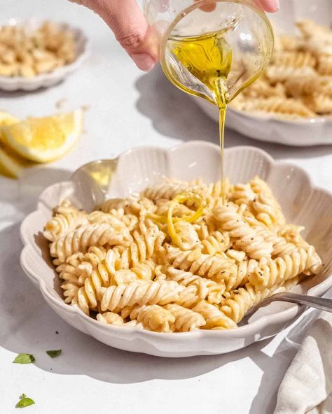 Vegan Lemon Garlic Pasta (Pasta al Limone) - Wholefood Soulfood Kitchen Vegan Lemon Garlic Pasta, Vegetarian Pastas, Vegan Lemon Pasta, Lemon Garlic Pasta, Traditional Pasta, Classic Italian Dishes, Garlic Pasta, Lemon Pasta, Hidden Veggies