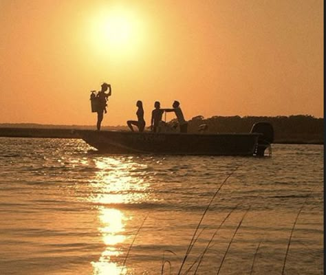 outer banks || netflix Outer Banks Pouge, The Outer Banks Aesthetic, Outer Banks Playlist Cover, Pogues Aesthetic, Pogues Outer Banks, The Pogues Aesthetic, Outer Banks Photos, Pouge Aesthetic, Outer Banks Widget