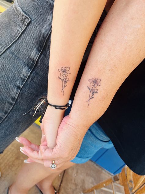 Mom And Daughter Tattoos Matching Flower, Flower Mom And Daughter Tattoos, Mother And Daughter Flower Tattoos, Small Matching Wrist Tattoos, Matching Mother Daughter Tattoos Flowers, Mom Daughter Flower Tattoos, Maching Tattoos Mom, Matching Flower Tattoos Mother Daughters, Mom And Daughter Tattoos Flowers