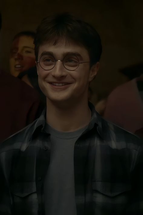 Harry Potter Older, Daniel Radcliffe Harry Potter, Harry Potte, Smile Wallpaper, Harry Potter Icons, Yer A Wizard Harry, Harry Potter Scene, Images Harry Potter, Harry Potter Gif