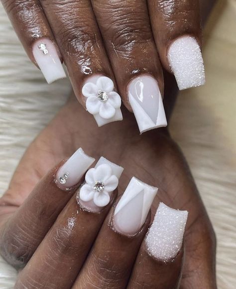 Short White Wedding Nails, Pretty Nail Ideas Acrylic White, Plain White Nails With Design, Shorties Nails White, Short Nails Ideas White, Silver Nail Ideas For Prom, White Nails With Designs Short, White Short Nails Ideas, Short White Nail Ideas