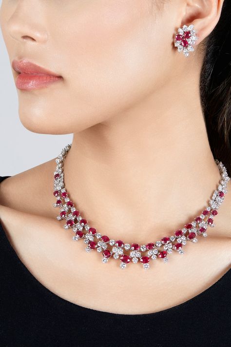 Ruby Necklace Designs, Ruby Diamond Necklace, Ruby Jewelry Necklaces, Ruby And Diamond Necklace, Bridal Diamond Necklace, Real Diamond Necklace, Feminine Necklace, Diamond Pendants Designs, Designer Diamond Jewellery