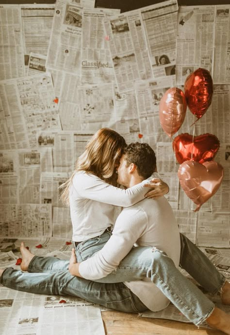 Valentine's Day Outdoor Photoshoot, Valentine’s Day Themed Photo Shoot, Couple Poses Reference Valentines, Valentine’s Day Picture Diy, Valentine Day Pictures Couples, Valentine’s Day Photos Studio, Valentine Background Photoshoot, Diy Valentine's Day Photo Shoot, Valentine’s Day Photoshoot Mini