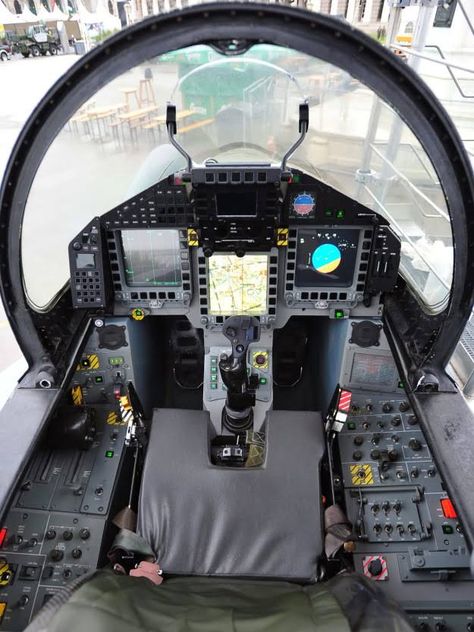 Glass Cockpit, Eurofighter Typhoon, Jet Fighter Pilot, Delta Wing, Aviation World, Military Pictures, General Aviation, Jet Aircraft, Flight Simulator