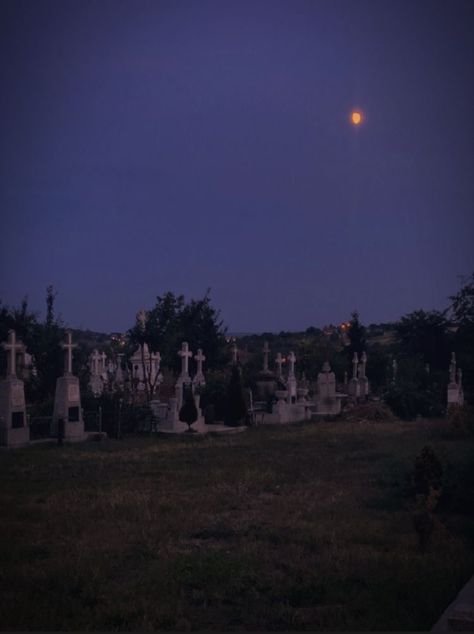 Cemetery At Night Aesthetic, Graveyard At Night Aesthetic, Dark Cemetary Aesthetic, Cemetary Aesthetic Night, Cemetery Aesthetic Night, Cemetery Date, The Dead Romantics Aesthetic, Romania Aesthetic Dark, Grave Yard Aesthetic