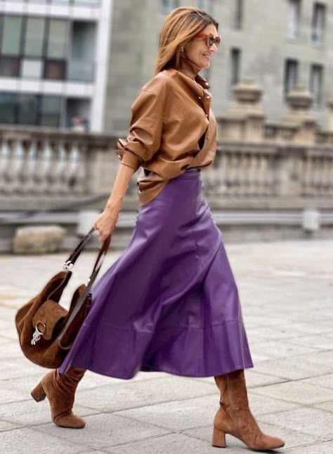 Purple Skirt Outfit, Pull Grosse Maille, Classy Fashion Style, Elegance Dress, Luxury Photography, Color Combinations For Clothes, Modest Dresses Casual, Purple Outfits, Women's Shoes Accessories