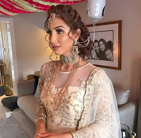 Kaan Chain Hairstyles, Chain Hairstyles, Kaan Chain, Iranian Fashion, Indian Wedding Hairstyles, Indian Bridal Hairstyles, Indian Makeup, Everyday Fashion Outfits, Bridal Hairstyles