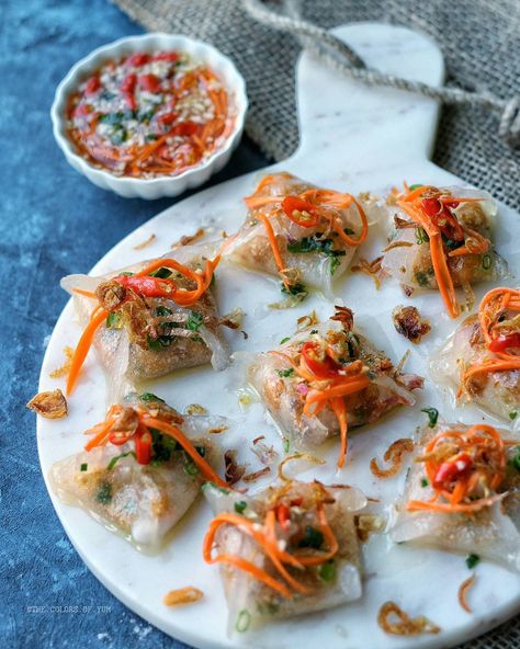 Vietnamese tapioca #dumplings in square shape Tapioca Dumplings, Banh Bot Loc, Dumplings Video, Asian Cuisine Recipes, Dumpling Sauce, South Korean Food, Asian Noodle Recipes, Asian Dinners, Viet Food