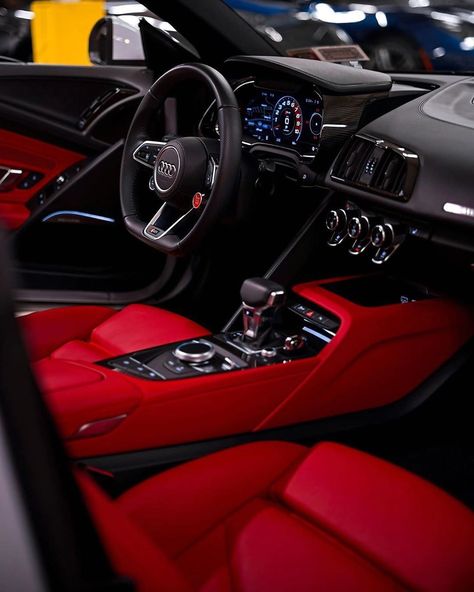 Expensive Cars Interior, Blacked Out Car Interior, Black And Red Car Interior, Red Car Interior Decor, Audi Rs7 Interior, R8 Interior, Vw Bora Tuning, Audi R8 Interior, Red Audi