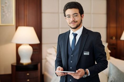 Photo young confident head manager of lu... | Premium Photo #Freepik #photo #owner #business-owner #young-entrepreneur #entrepreneur Hotel Manager, Hotel Worker, Ux App Design, Luxurious Hotel, Office Manager, Front Office, Hotel Management, Hotel Lobby, Premium Photo