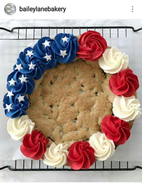 . 4th Of July Sugar Cookie Cake, 4th Of July Cookies Buttercream, Forth Of July Cake Ideas, 4th Of July Cookie Cake Decorating Ideas, 4th July Cookie Cake, Memorial Day Cookie Cake Ideas, Usa Cookie Cake, 4th Of July Buttercream Cookies, 4th Of July Bakery Ideas