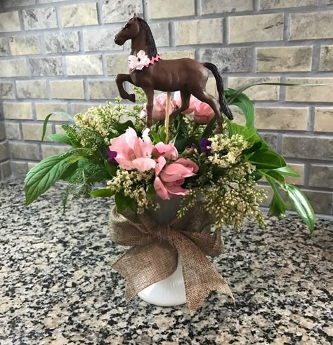 Horse Table Decorations, Country Chic Party Decor, Horse Centerpiece Ideas, Western Arrangements, Vaquero Centerpieces, Horse Centerpieces, Cowgirl Centerpieces, Kentucky Derby Centerpieces, Western Centerpieces