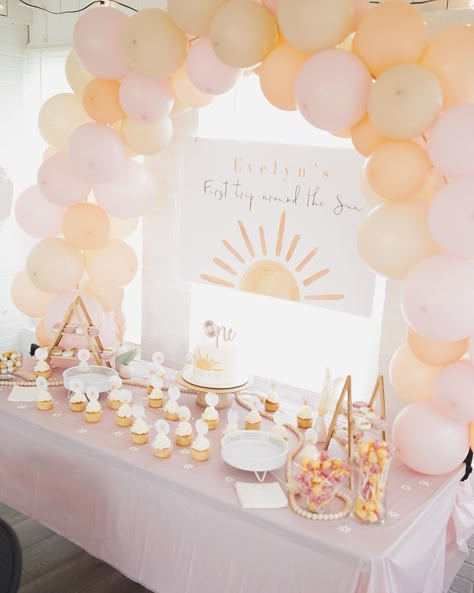 Boho First Trip Around The Sun Cake Smash, Best Foods For Birthday Parties, First Trip Around The Sun High Chair, Sun Themed Balloon Garland, Sunshine First Birthday Theme, First Trip Around The Sun Food Table, Groove One Birthday Party, Boho Sunshine Cake, Sun Table Decor