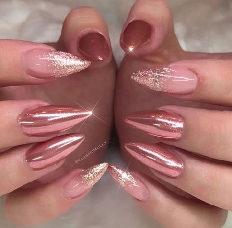 15 Glamorous Almond Nails Chrome Ideas Chrome Nail Art Rose Gold, Chrome Nails With Sparkles, Almond Nails Chrome, Rose Gold Nails Acrylic, Nail Trends Spring, Spring Nail Inspiration, Rose Gold Nail Art, Chrome Art, Rose Gold Nails Design