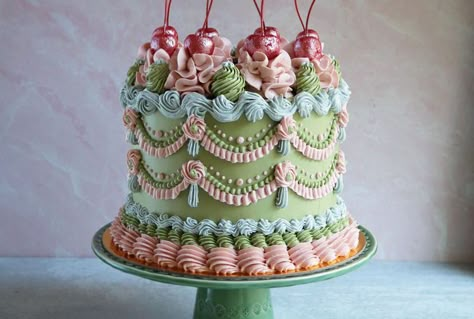 Victorian Cakes, Bolo Vintage, Belle Cake, Vintage Birthday Cakes, Mini Tortillas, Big Cakes, Fake Cake, Cake Trends, Pretty Birthday Cakes