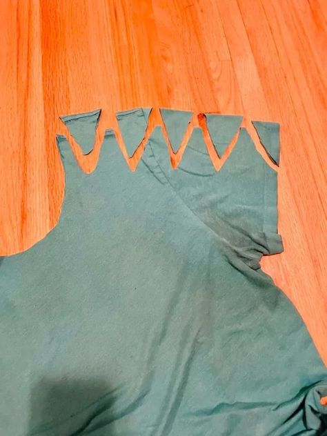 Cut Sleeves Off Tshirt, T Shirt Redesign, No Sew Refashion, T Shirt Remake, Fashion Workshop, Cut Up T Shirt, Cut Shirt Designs, Work Out Clothes, T Shirt Upcycle