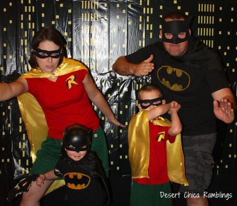 Batman and Robin Super Hero Family Costume Ideas Diy Robin Costume, Halloween Costumes Batman, Batman And Robin Costumes, Work Halloween Costumes, Costumes For Family, Unique Halloween Costume Ideas, Robin Girl, Diy Batman, Halloween Costume Ideas For Kids