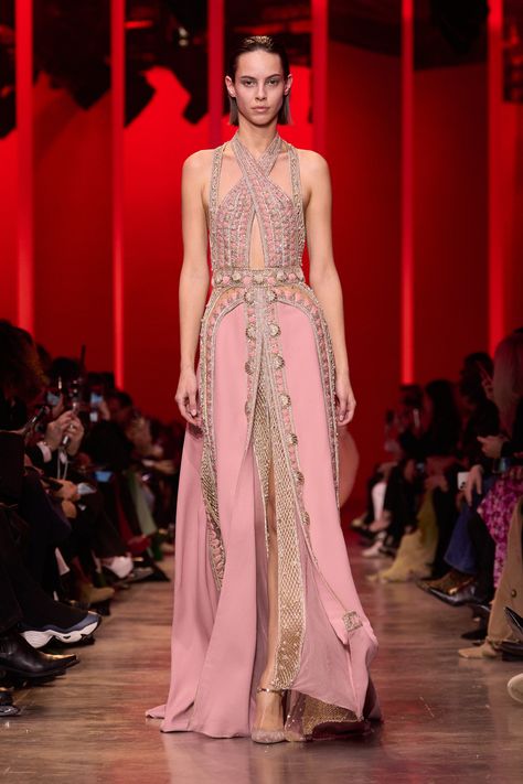 Pink Runway, 2024 Couture, Elie Saab Spring, Elie Saab Couture, Boutique Couture, Spring Couture, Runway Dresses, Stunning Gowns, Couture Week