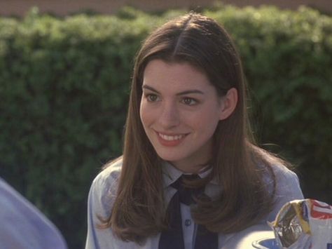 Princess Diaries Haircut, Princess Mia Hair, Anne Hathaway Hair, Princess Diaries, Mia 3, Anne Hathaway, Grunge Hair, Gossip Girl, Pretty Woman