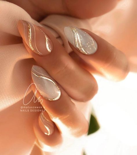 Nail Instagram, White Nails With Gold, Gold Glitter Nails, Classy Nail Designs, Subtle Nails, Fancy Nails Designs, Acrylic Nails Coffin Pink, Cute Gel Nails, Bride Nails