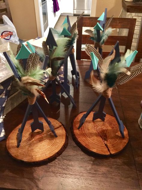 Arrow Centerpiece Ideas, Indian Birthday Parties, Arrow Baby Shower, Dreamcatcher Baby, Lumberjack Baby, Teepee Party, Arrow Feather, Fox Baby Shower, Wild One Birthday Party